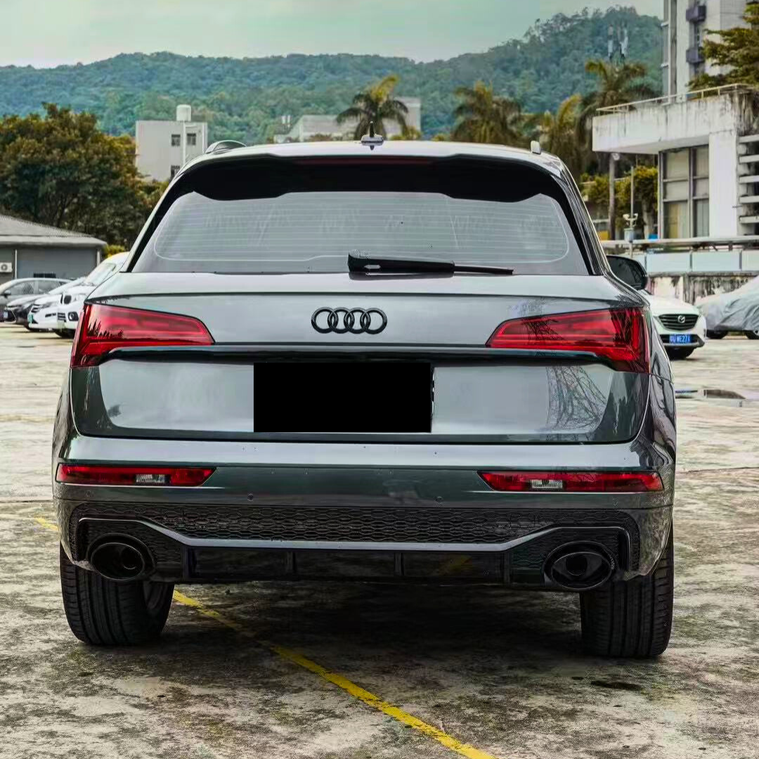 Q5/SQ5 - Type 80A: Gloss Black RS Style Diffuser with Black Exhaust Tips 21-24