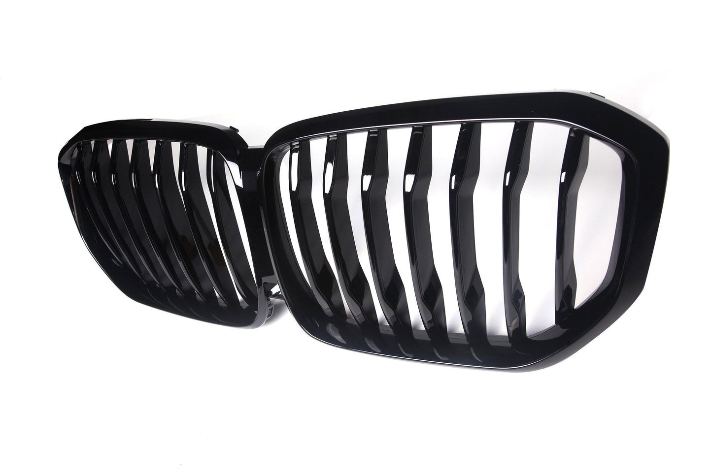 X5 - G05: Gloss Black Single Slat Grill 19-22