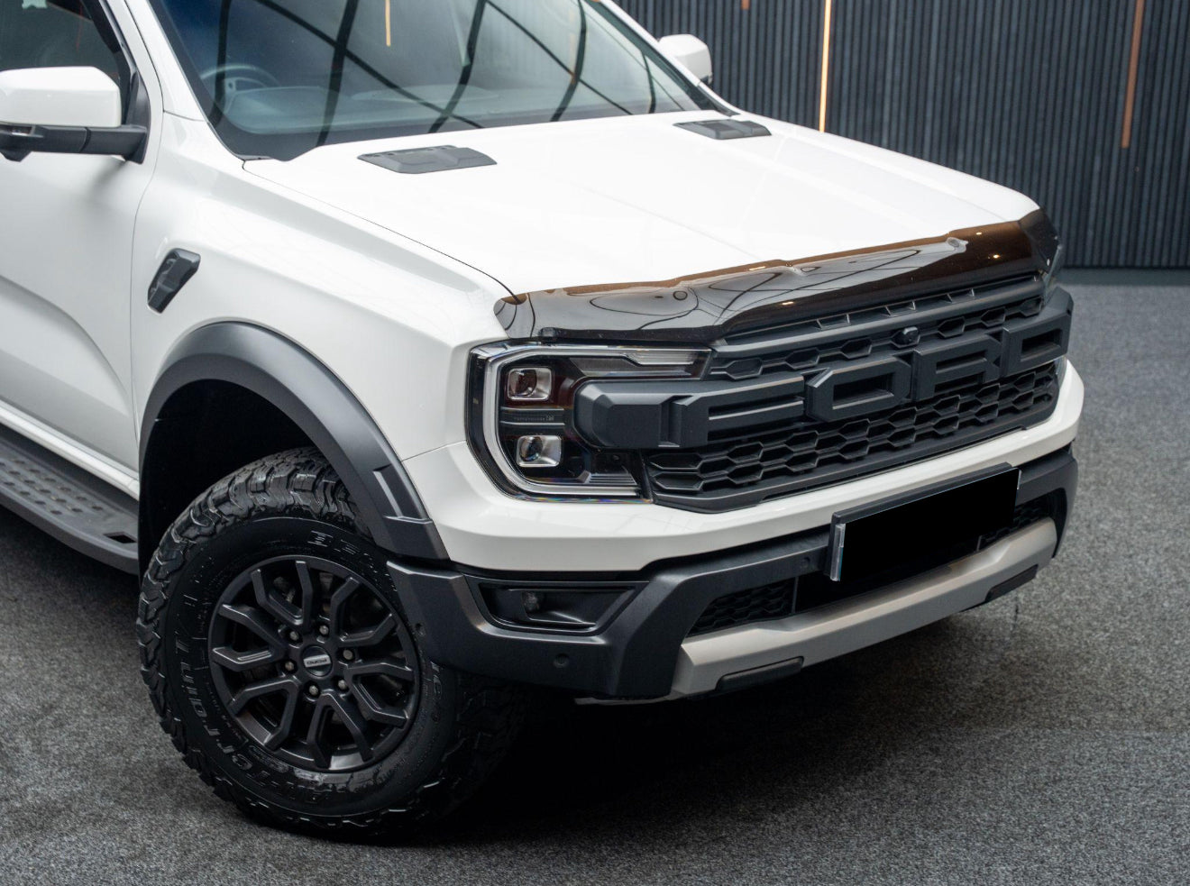Ranger - T9 Facelift Wildtrak: Matte Black Wheel Arch Fender Flares with Sensors 23+