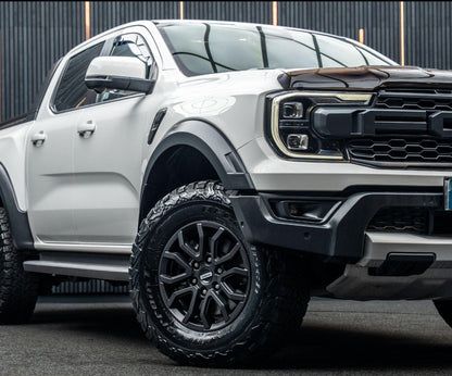 Ranger - T9 Facelift Wildtrak: Matte Black Wheel Arch Fender Flares with Sensors 23+