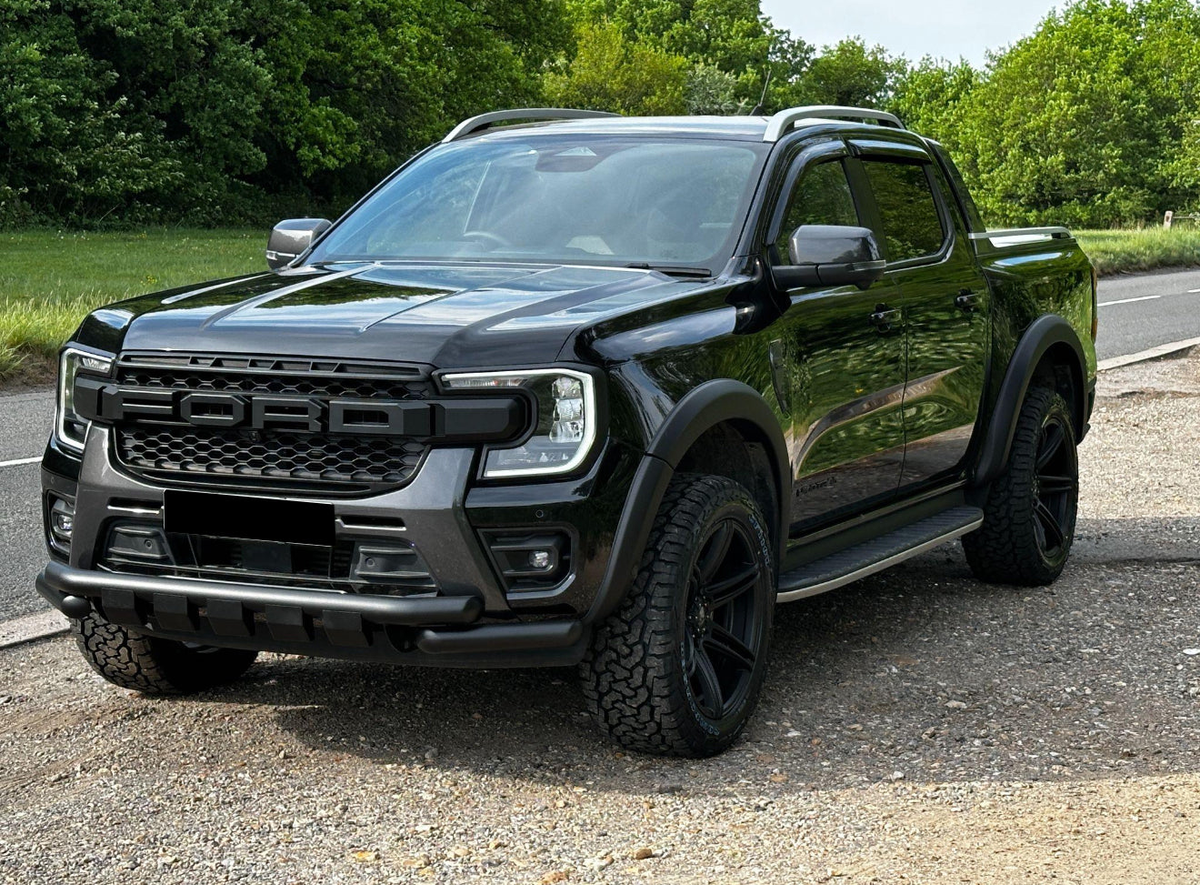 Ranger - T9 Facelift: Black Nudge Bar V1 23+